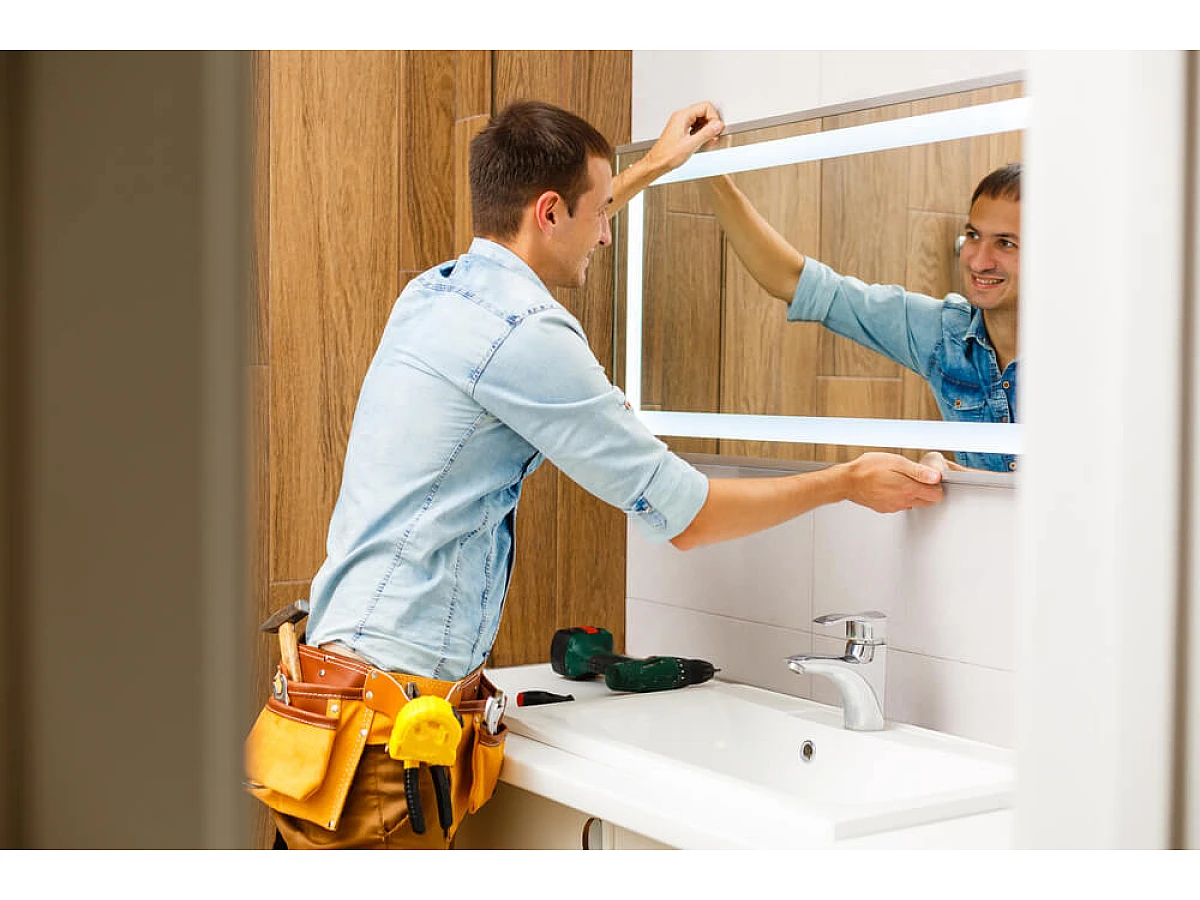 Как повесить зеркало в ванной