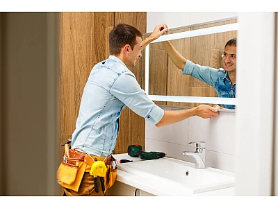 Як повісити дзеркало в ванній